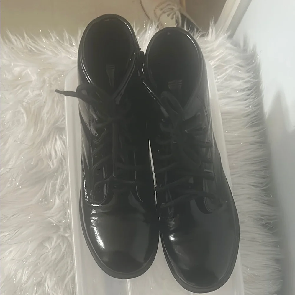 The Children's Place Black Boots Sleek and Stylish